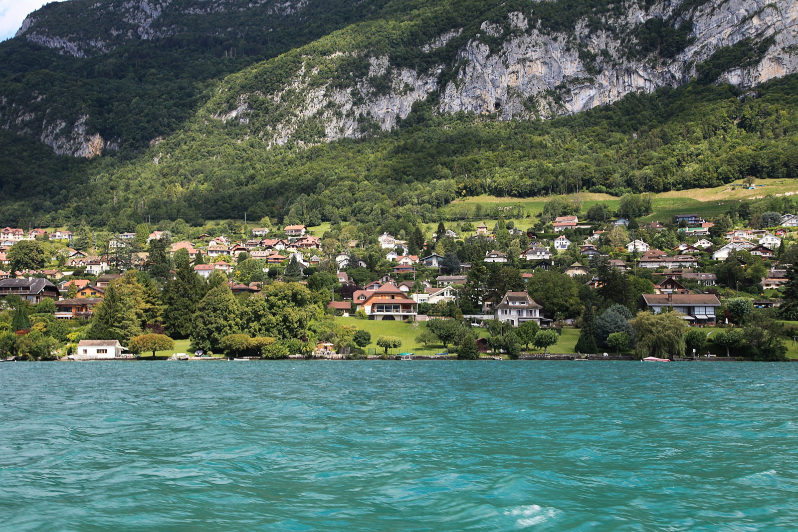 Gazon en rouleau Annecy (74) - Rhône-Alpes - Caractéristiques, prix, livraison